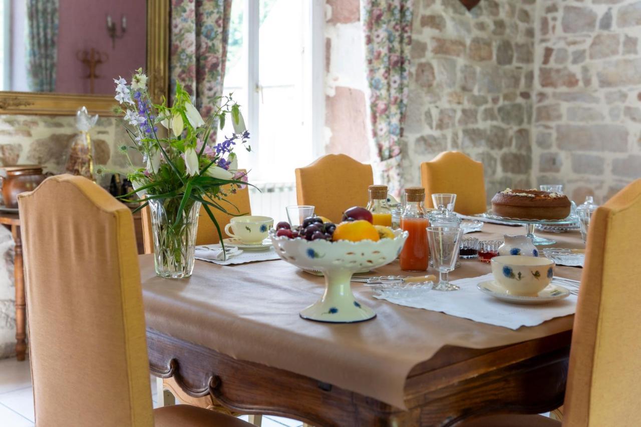 La Demeure Du Comte Bed & Breakfast Marcillac-Vallon Exterior photo